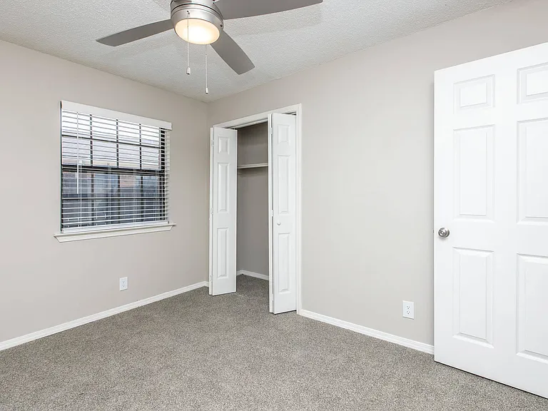 Summerfield Apartments — Photo 22