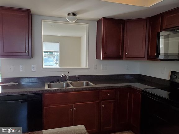 3rd image of 39 Teakwood Dr