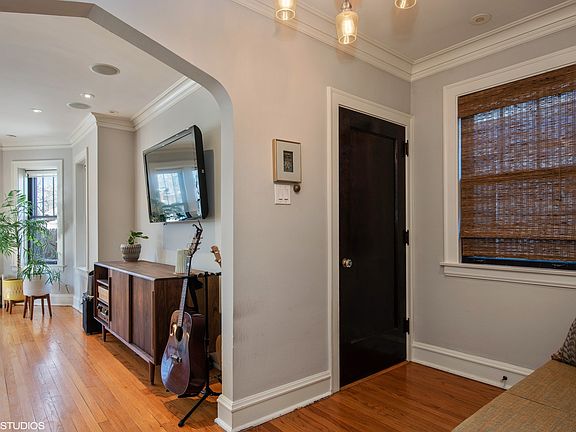 2nd image of 5809 N Sacramento Ave