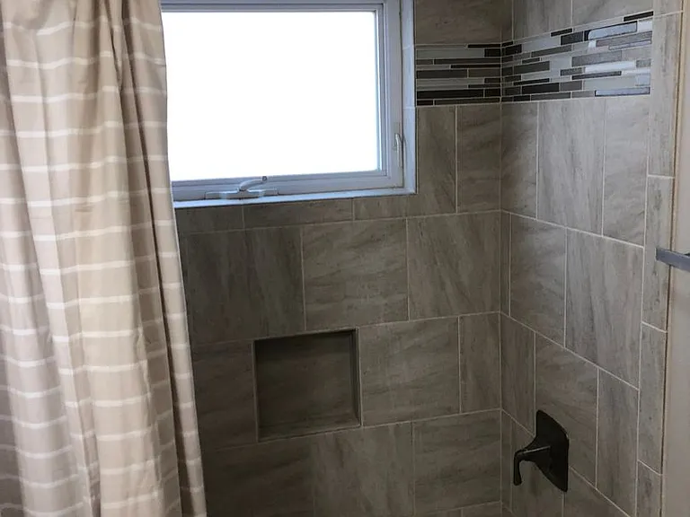 1607 Plymouth Ave — Photo 8