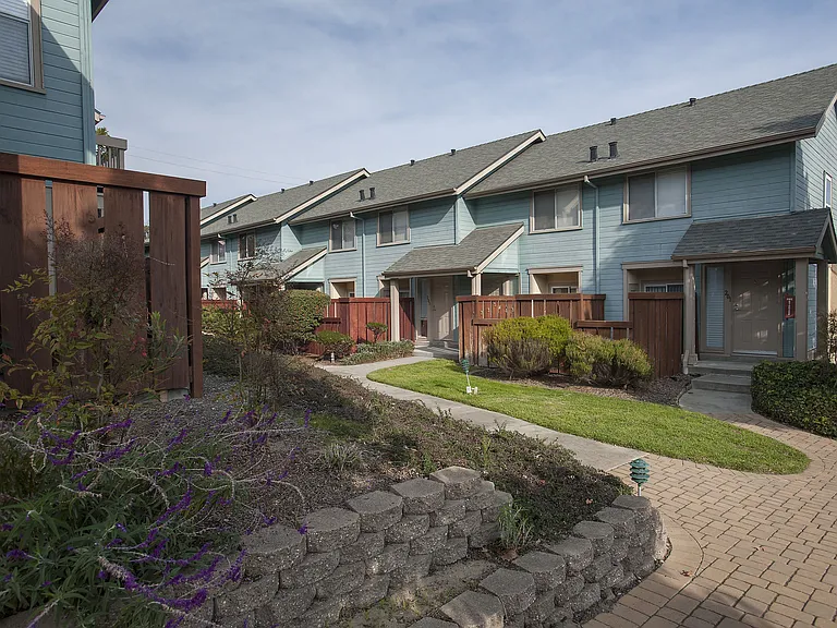 Pacific Vista — Photo 16
