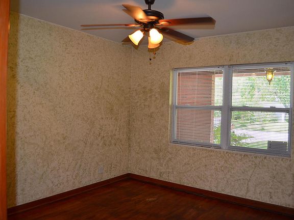 4th image of 7460 Greenway Dr