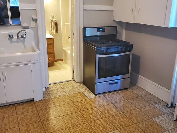 2nd image of 122 E Lincoln Ave #B