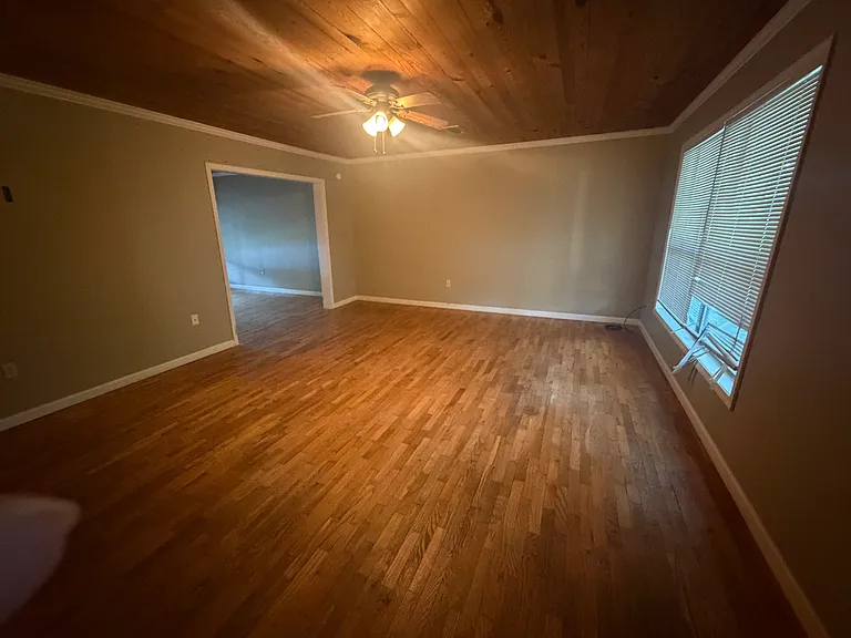 1614 Caldwell St — Photo 5