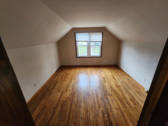 5th image of 2170 Earl Ave