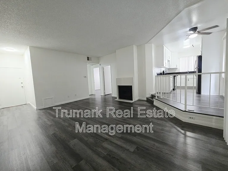 14605 Burbank Blvd #103 — Photo 2