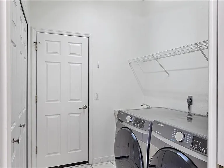 8501 Park Shore Ln — Photo 32