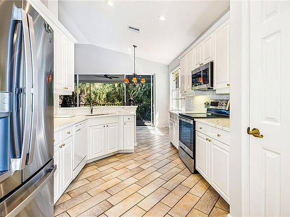 3rd image of 19091 Ridgepoint DR #202