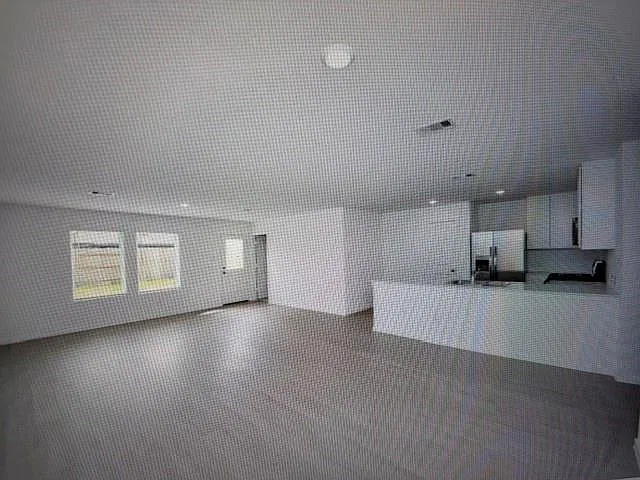 4 bed, 2.0 bath, 1715 sqft, $2,000 — Photo 3