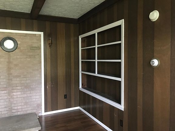 3rd image of 520 E Main St #1
