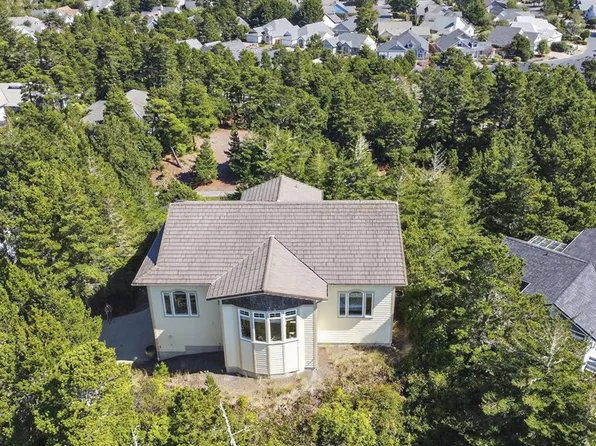 84 Sailors Ravine Ct, Florence, OR 97439