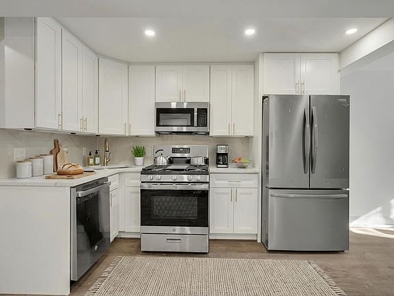 4th image of 593 Van Buren St Floor 1