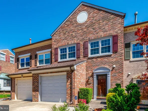 5883 Woodfield Estates Dr, Alexandria, VA 22310