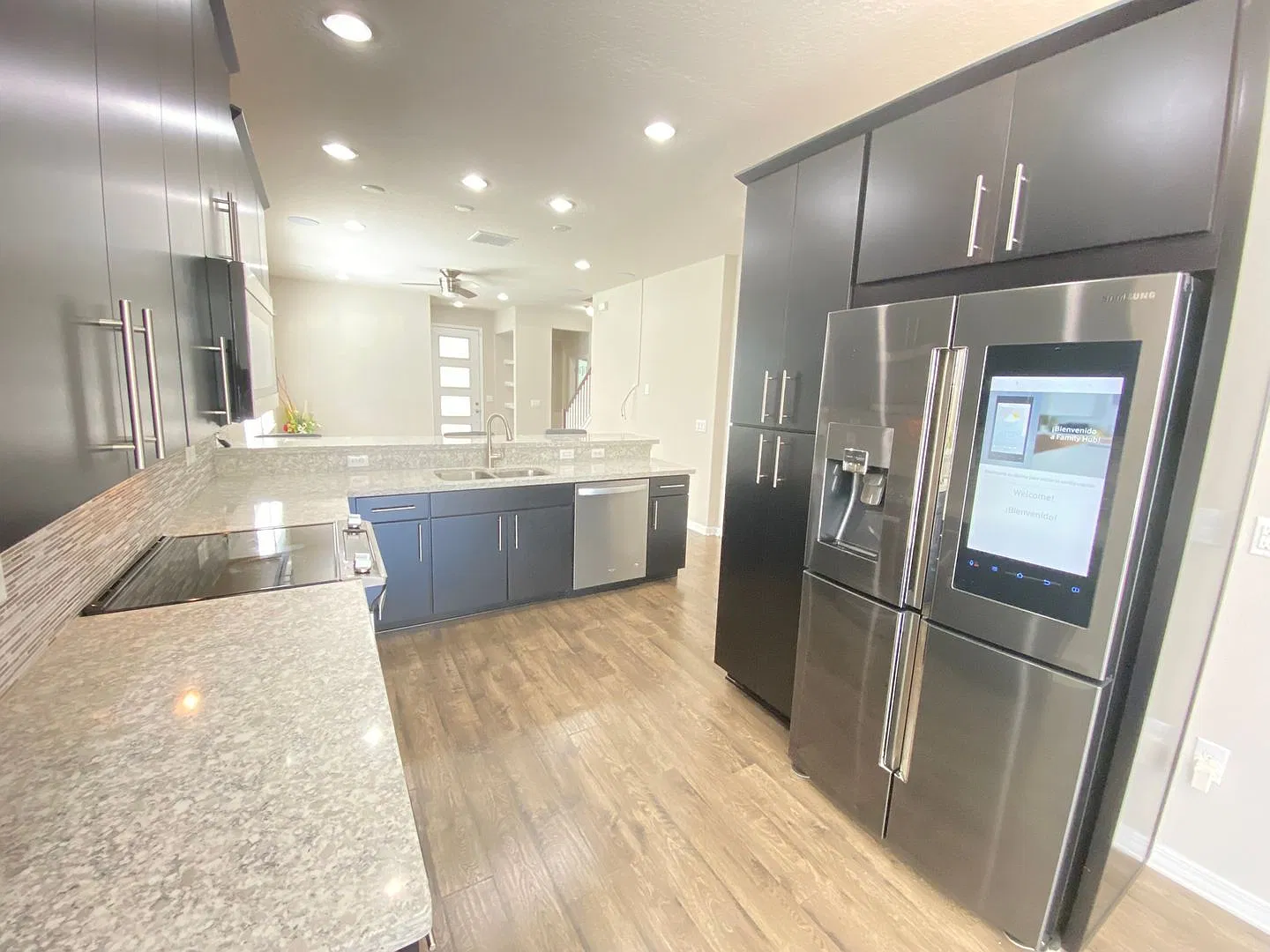 3 bed, 2.5 bath, 1690 sqft, $2,550 — Photo 2