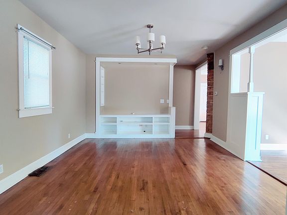 5th image of 320 S Green St