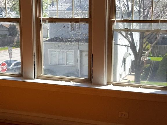 3rd image of 901 Highland Ave APT 2