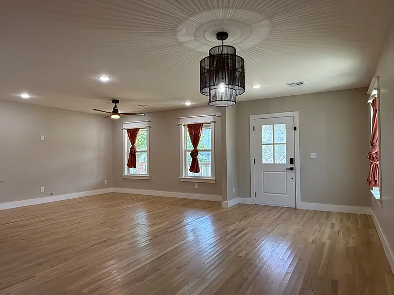 520 N Xenophon Ave — Photo 3