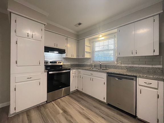 5th image of 502 W Lakeside Dr