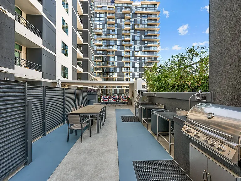 425 W Beech St #804 — Photo 35