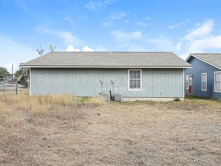 820 W Olmos Dr — Photo 3