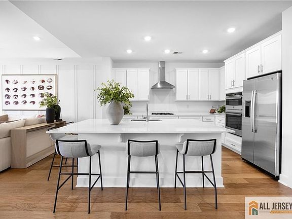 7th image of this home