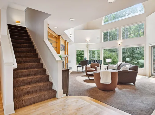 14735 Oakways Ct, Wayzata, MN 55391