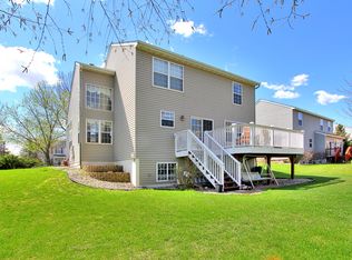 2732 Autumn Woods Dr, Chaska, MN 55318