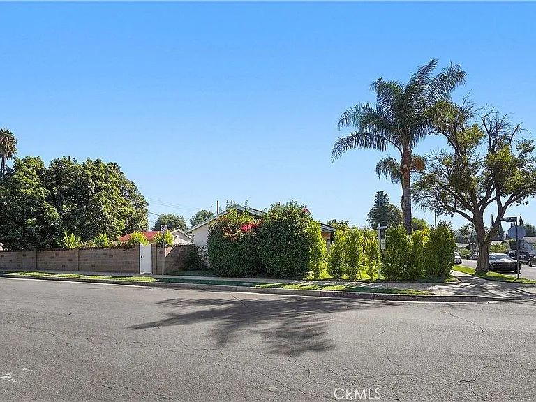 16757 Ludlow St — Photo 24