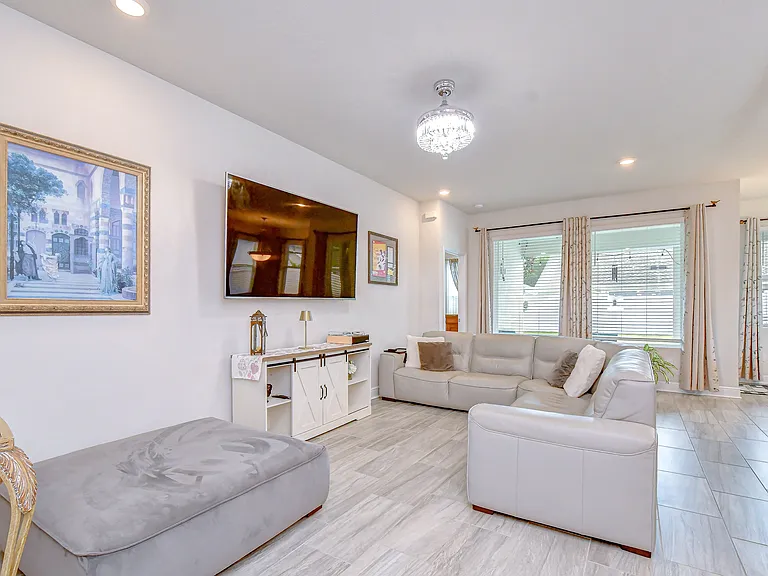15371 Caravan Ave — Photo 6