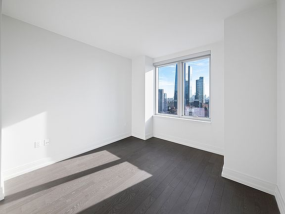5th image of 555 10th Ave APT 24B