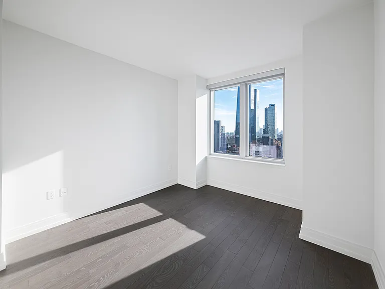 555 10th Ave #52B — Photo 9