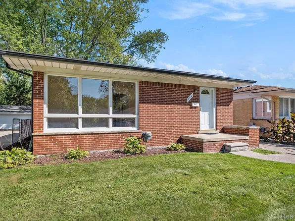 154 W Elmwood Ave, Clawson, MI 48017
