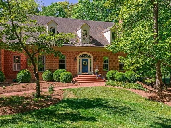 1086 Lakeshore Dr, Halifax, VA 24558