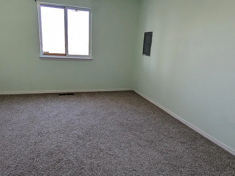 4519 Larchmont Dr NE — Photo 4