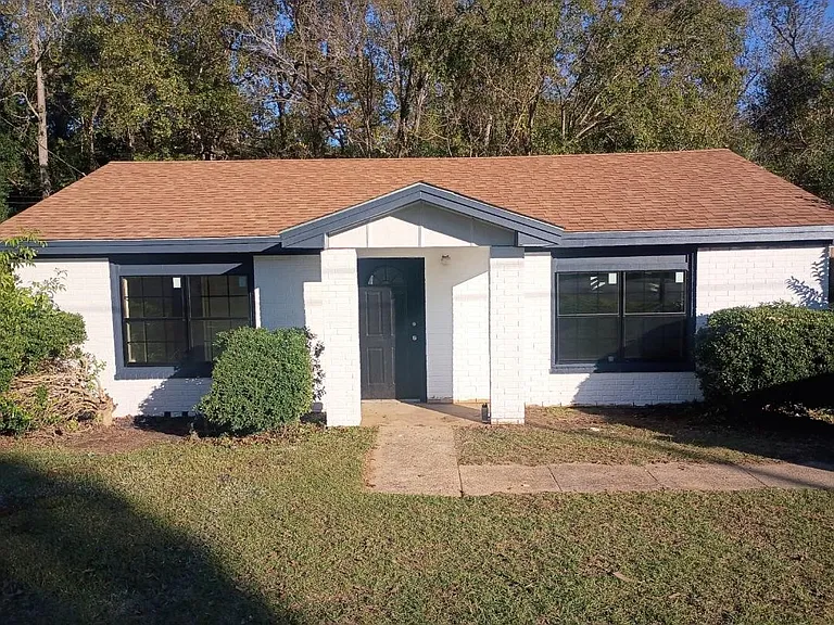 1558 N Fletcher St — Photo 1