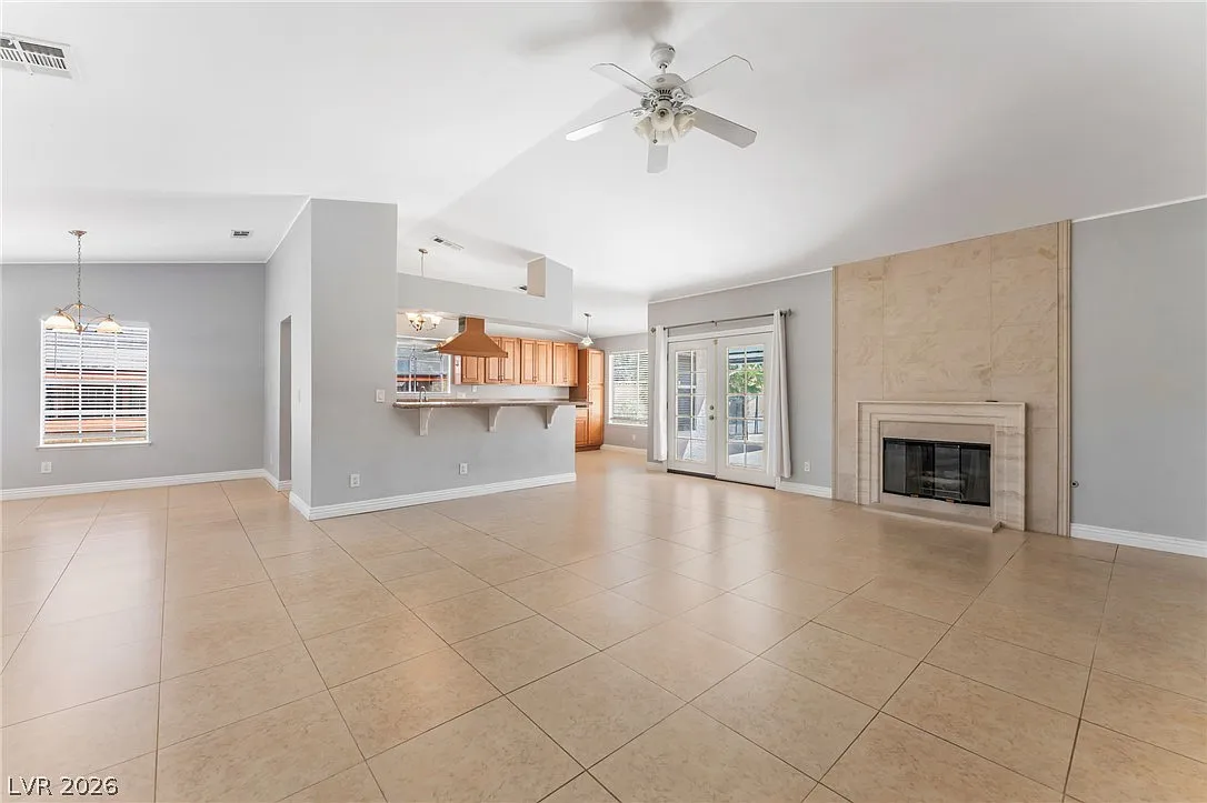 3 bed, 2.0 bath, 1647 sqft, $2,450 — Photo 4