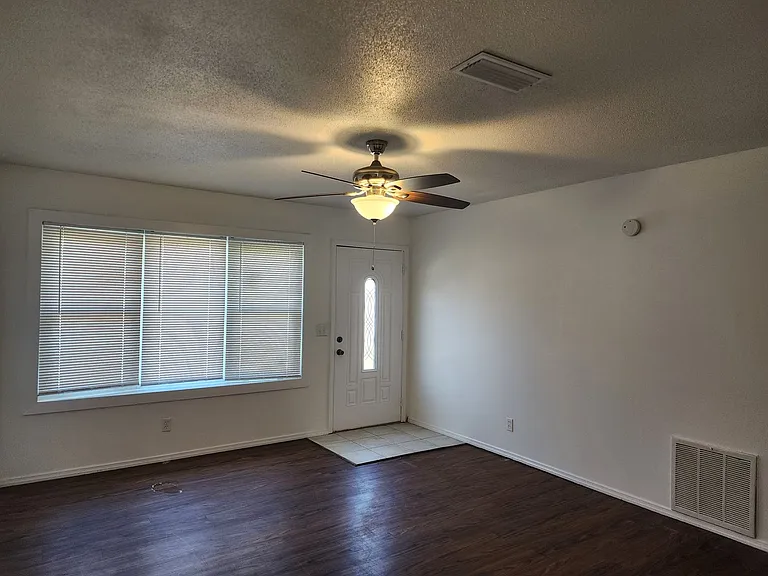1804 Arthur Ave — Photo 3
