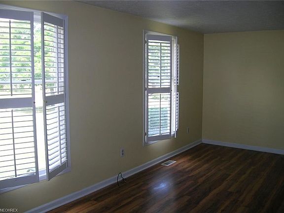 2nd image of 974 Smokerise Dr