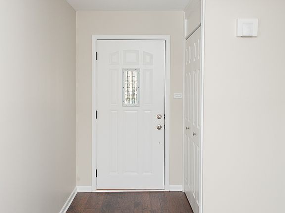 5th image of 949 Linda Ct