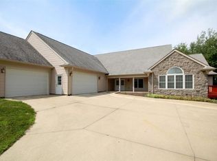 48159 Timber Park Ct, Belleville, MI 48111