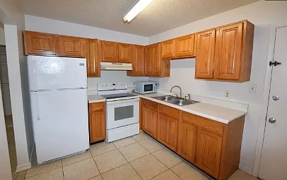 1801 Center St #2 — Photo 3