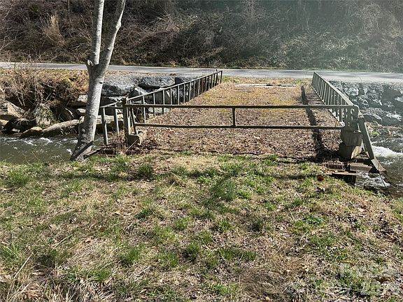 3rd image of 11288 Big Laurel Rd