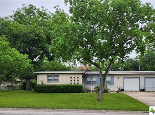 1327 Hummingbird Ln, Seguin, TX 78155