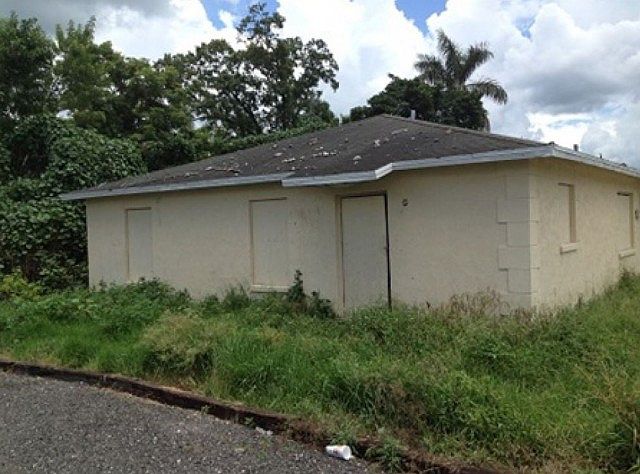 1st image of 725 SW Avenue D