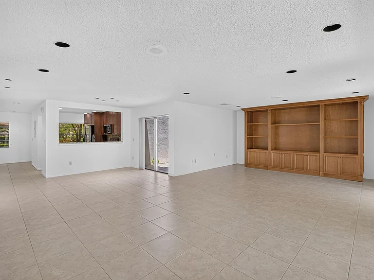 9264 Vista Del Lago #A — Photo 16