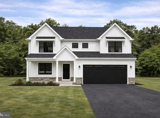 2 Stream Dr, Carlisle, PA 17013