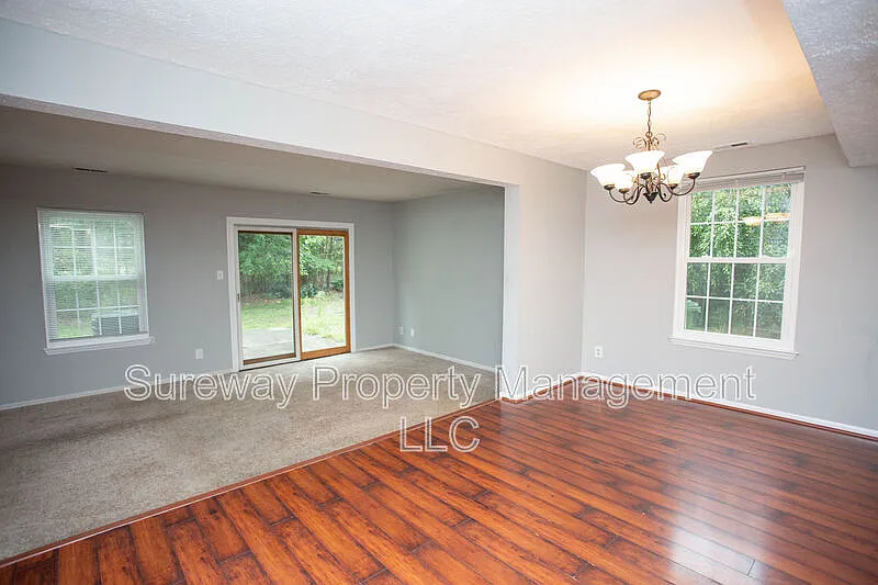 3 bed, 2.5 bath, 1372 sqft, $2,900 — Photo 2