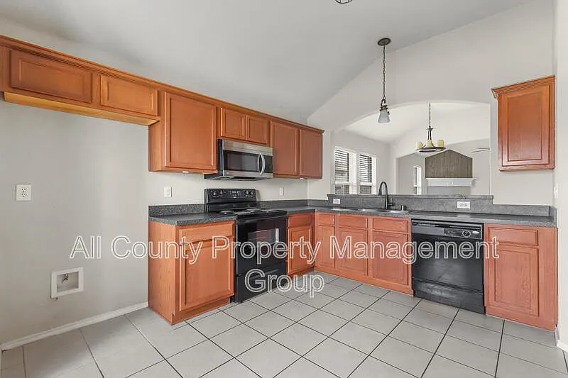 3 bed, 2.0 bath, 1539 sqft, $1,995 — Photo 3