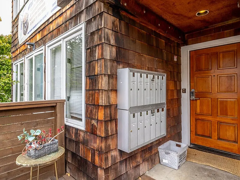 2731 Durant — Photo 74