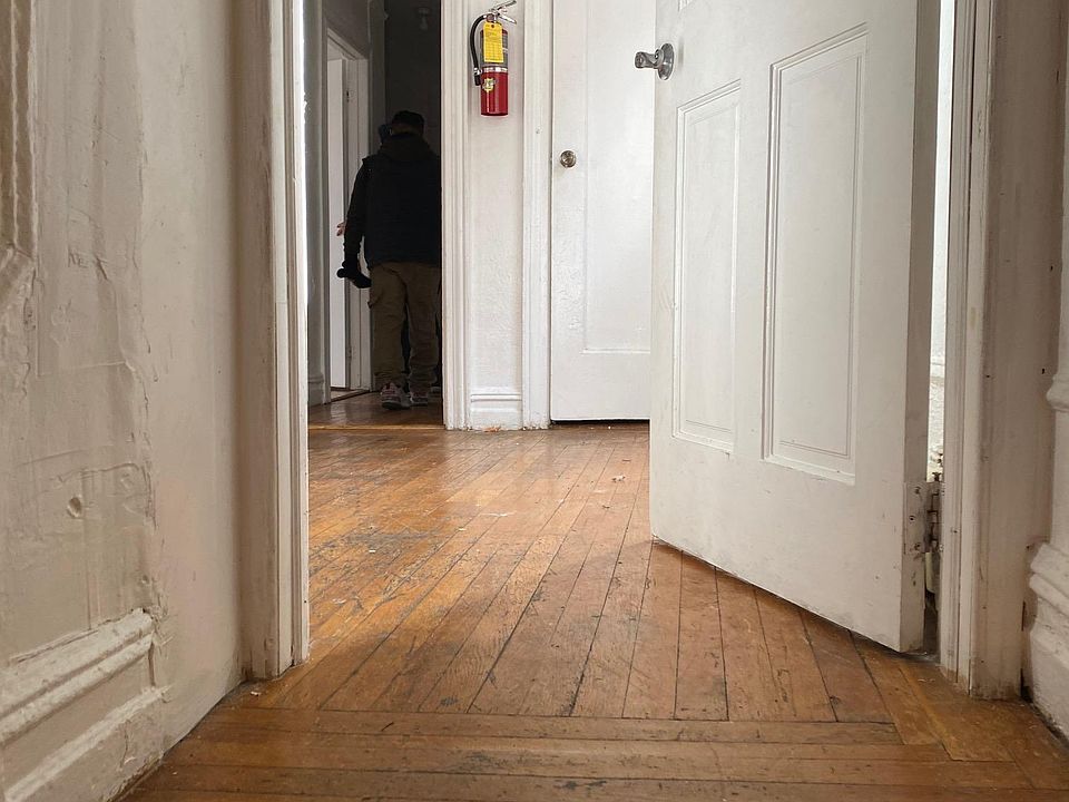 2nd image of 1822 Andrews Ave Penthouse 2